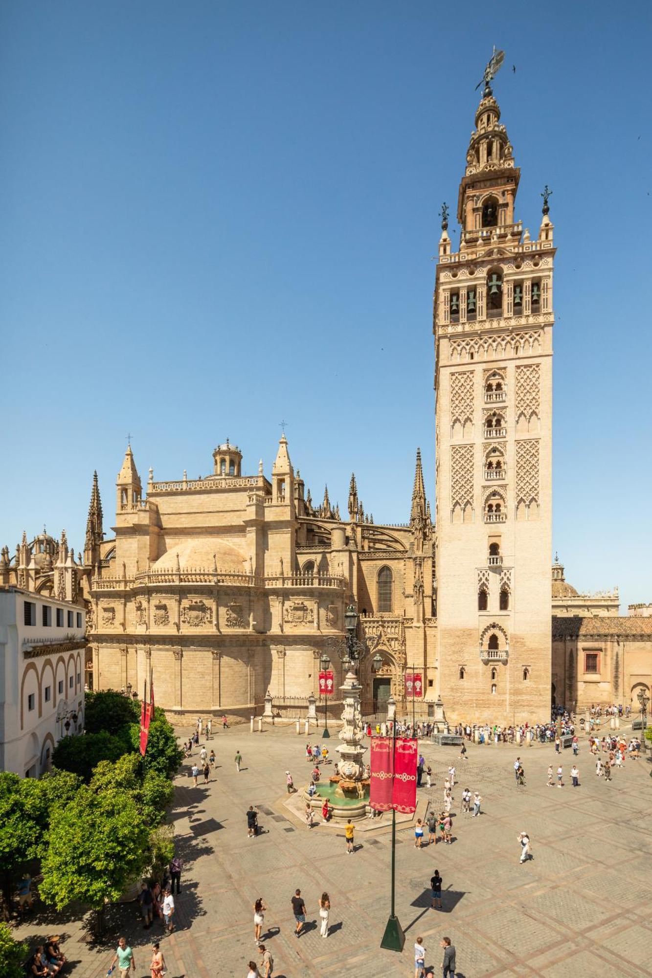Lujoso A Pies De La Catedral * Sevilla